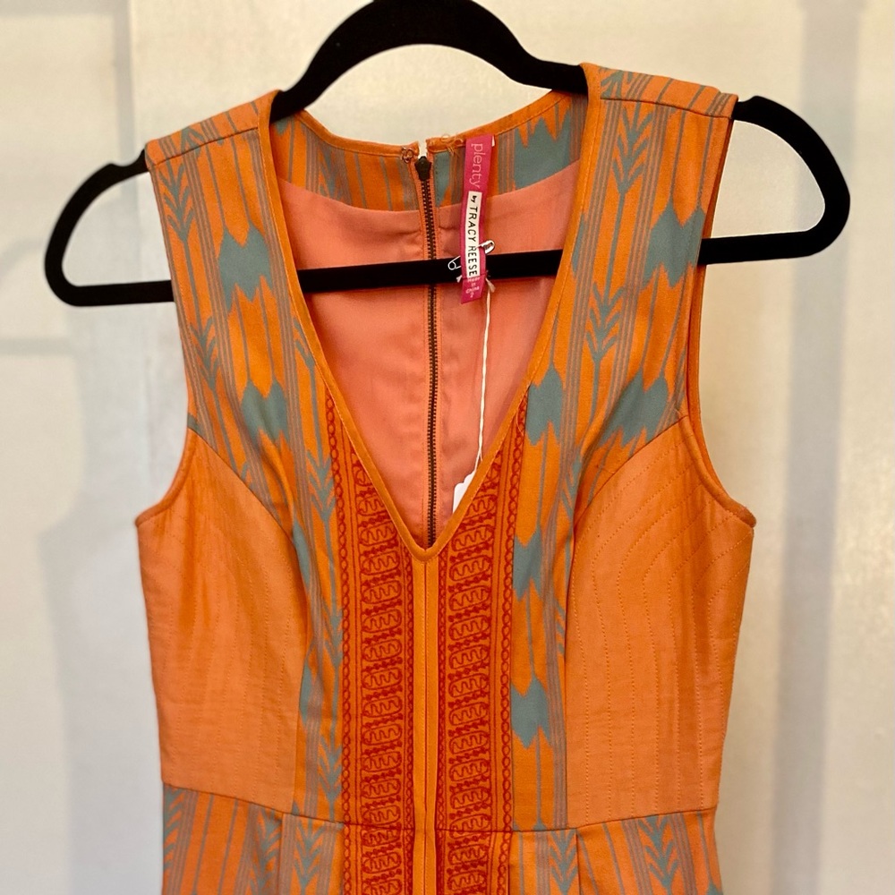 Casual Tracy Reese Dress, Small size 6 fit, clean lines. Excellent Condition.